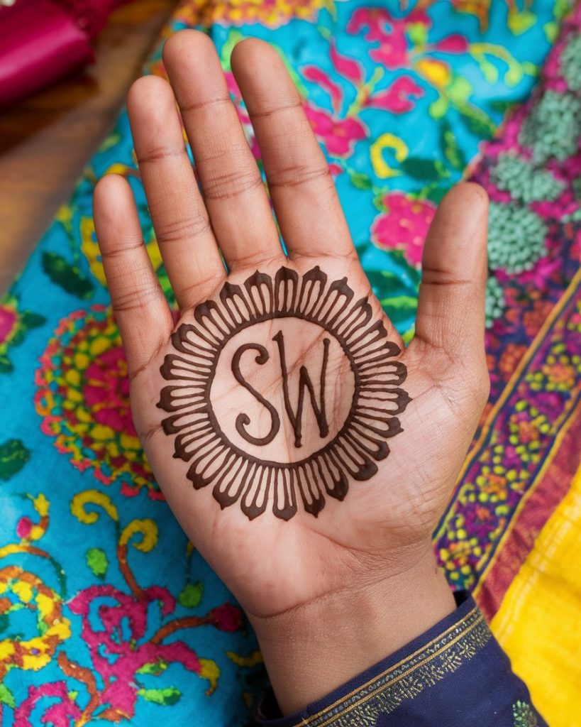 Simple Circular Mehndi Design for Boys Hand