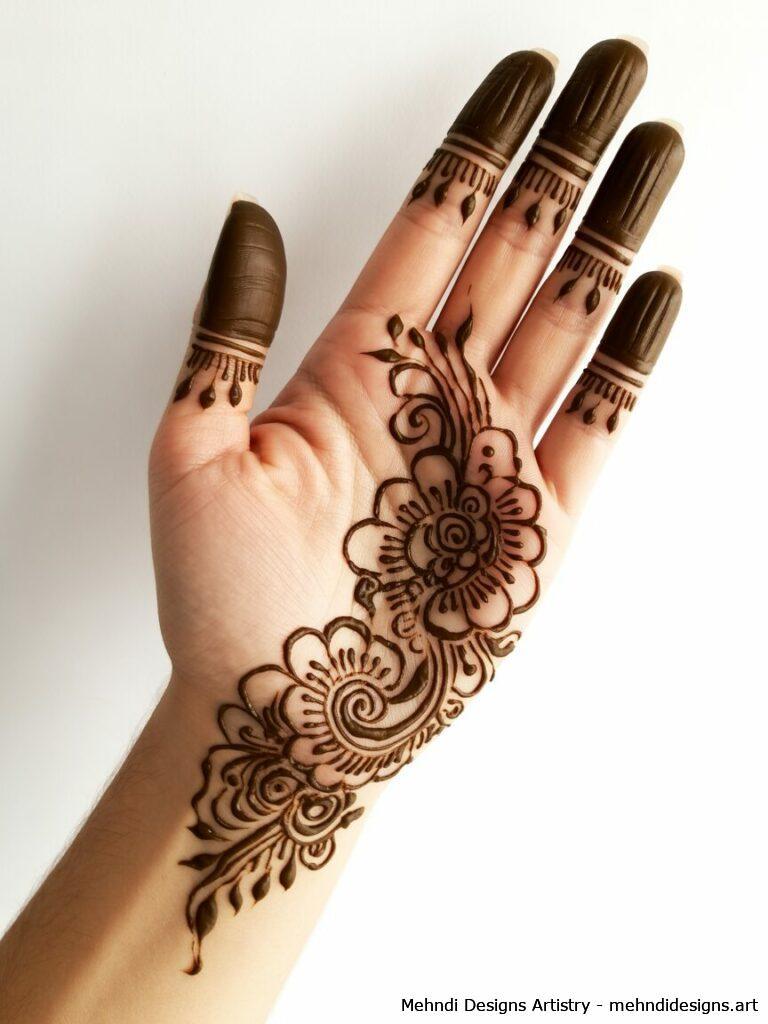 Minimalist fingertip accents 4