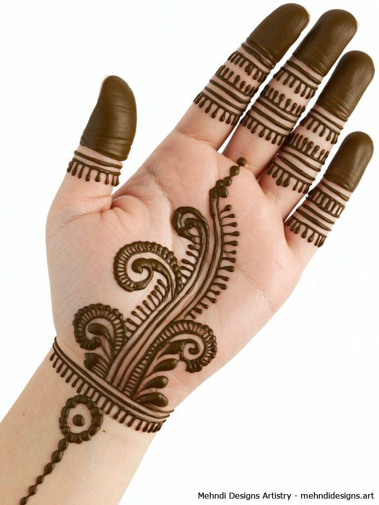 Paisley motifs in traditional mehndi 1