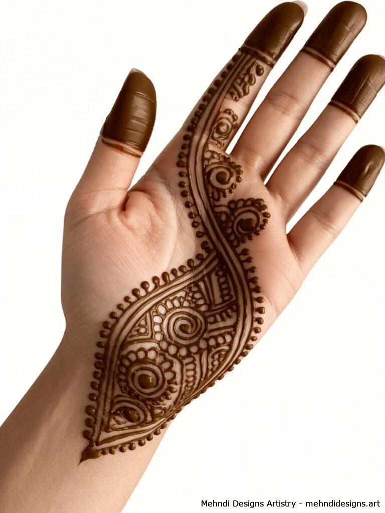 Paisley motifs in traditional mehndi 4
