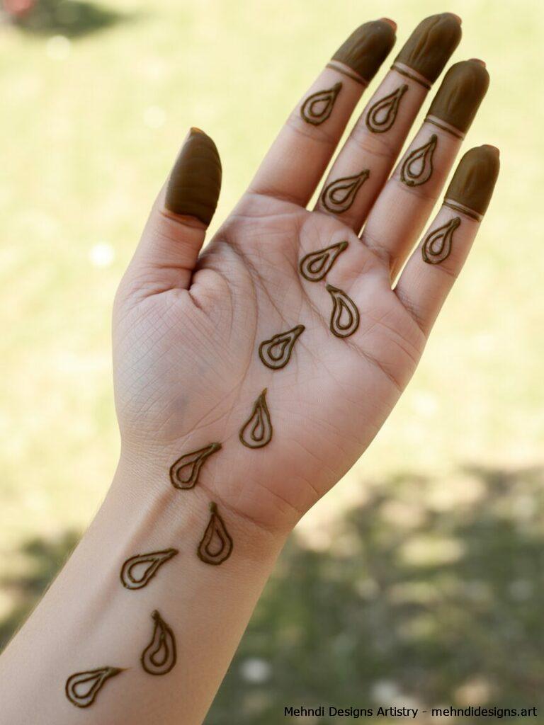 Minimal paisley paths 4