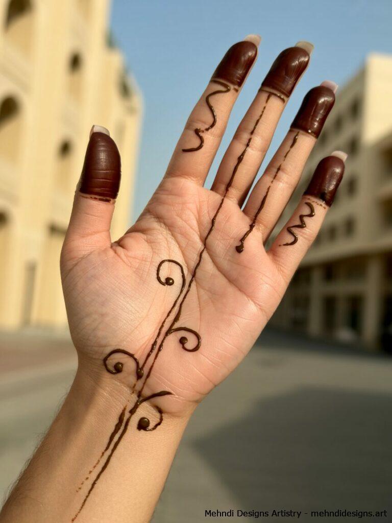 Minimalist Dubai Mehndi 3