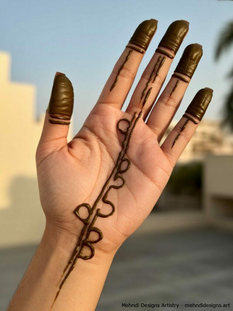 Minimalist Dubai Mehndi 4