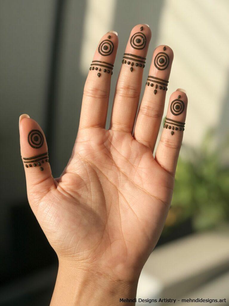 Round Finger Mehndi 3