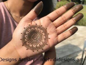 feature image round mehndi design