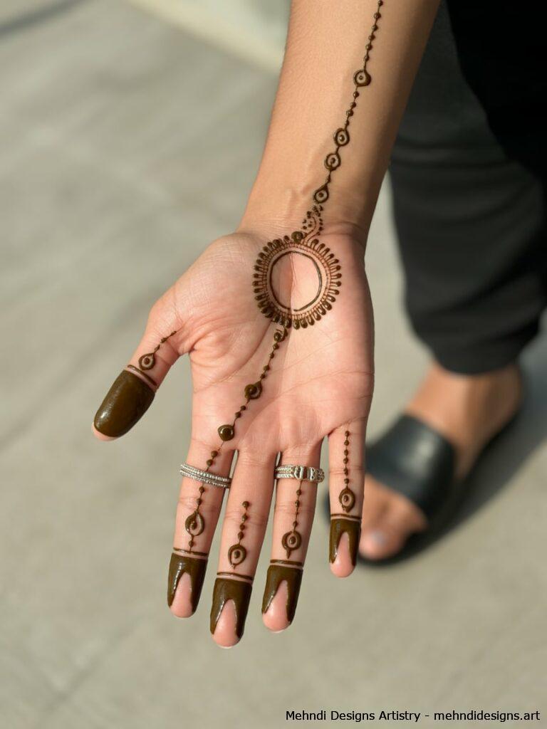 Stylish Mehndi with Rings Chain Illusion 3